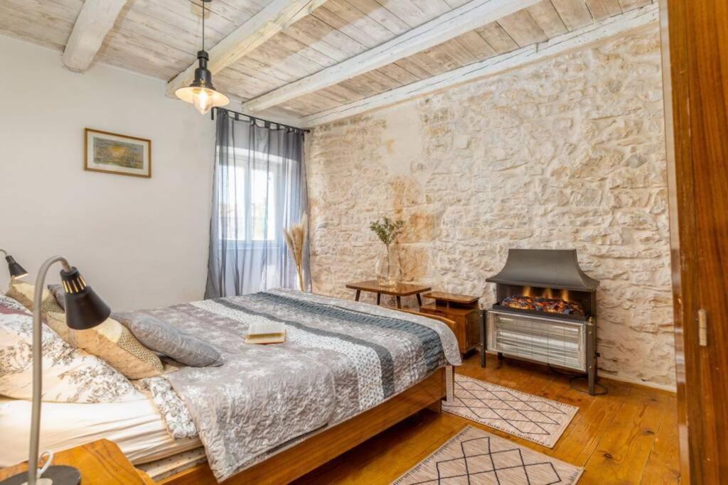 Casa Di Pietra Matelici Villa Divsici Luaran gambar