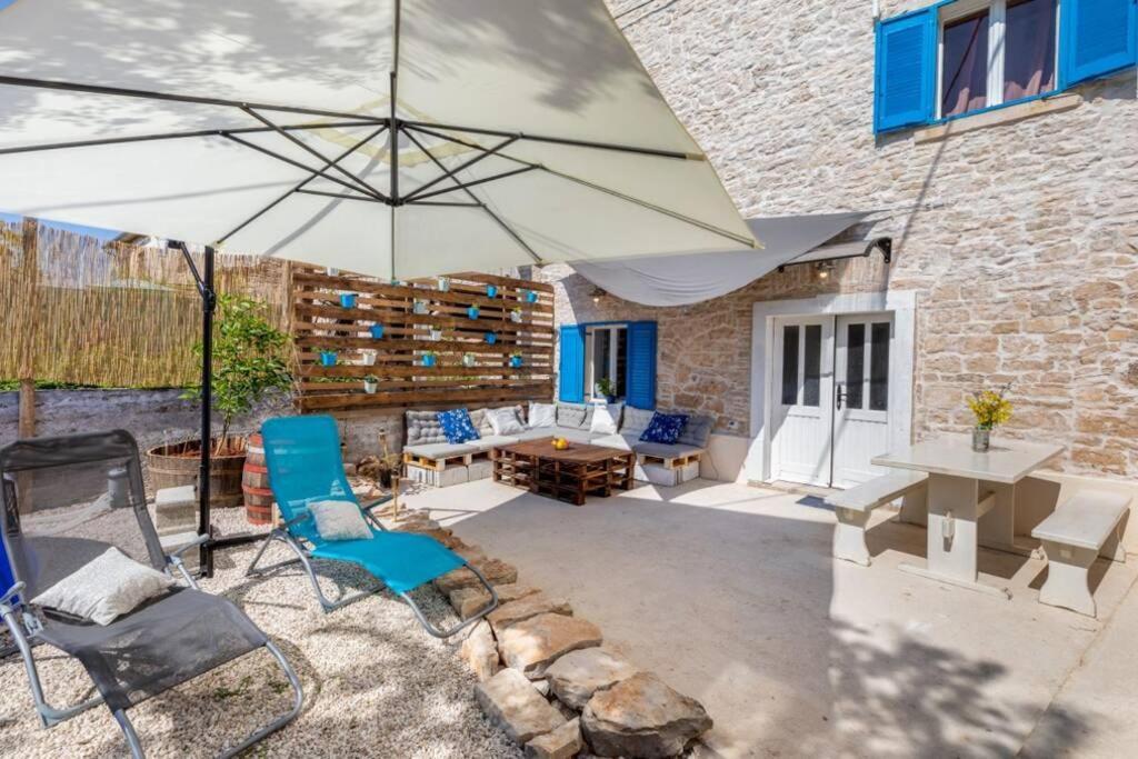 Casa Di Pietra Matelici Villa Divsici Luaran gambar