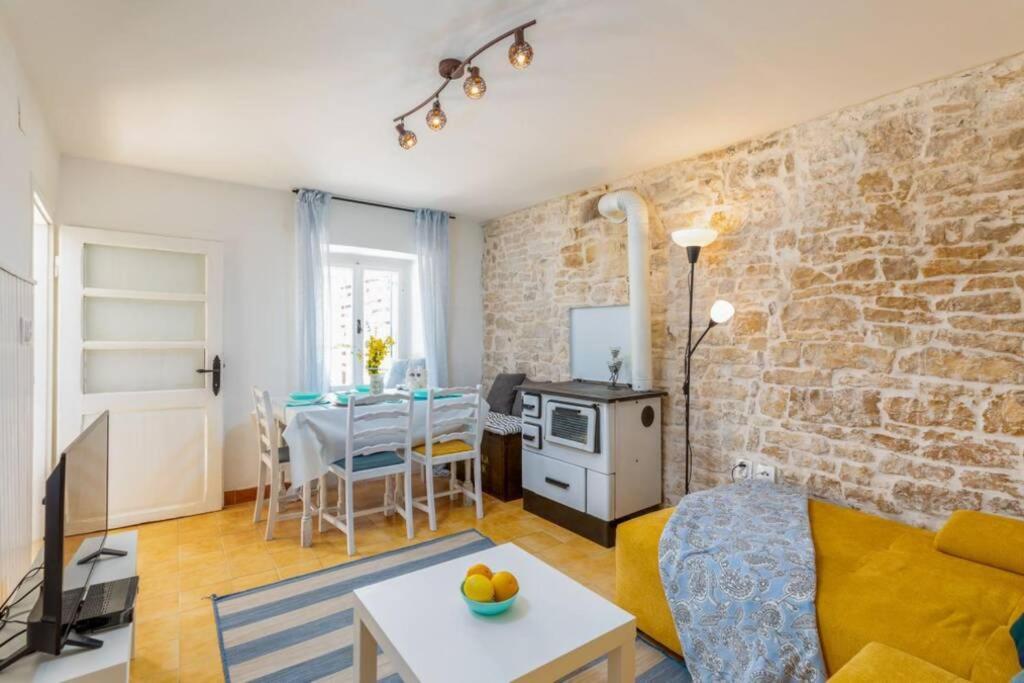 Casa Di Pietra Matelici Villa Divsici Luaran gambar